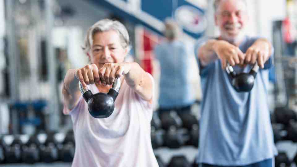 How to avoid loose skin when losing weight at an older age
